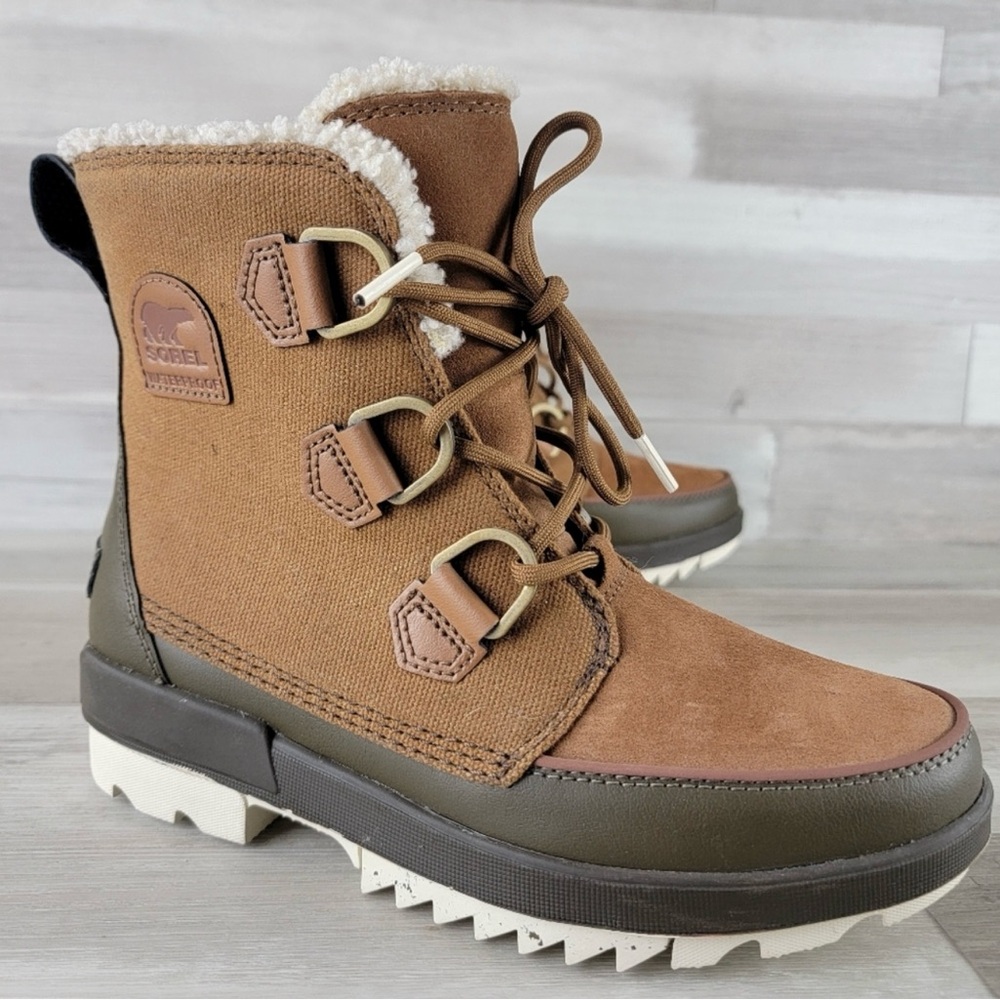 SOREL Tivoli IV Lug Sole Boots Tan/ Olive Green Size 8.5  Excellent condition.